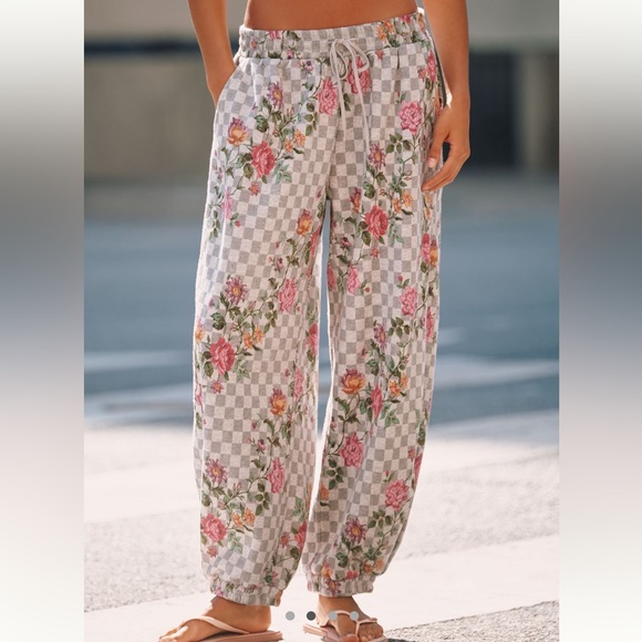 Daily Practice Drawstring Sweatpants - Picture 2 of 8